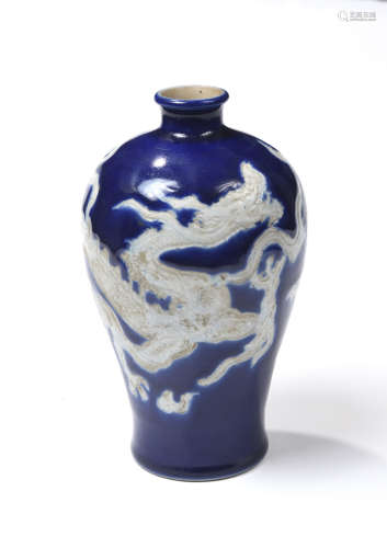 CHINE, XXe siècle  Vase en porcelaine bleue