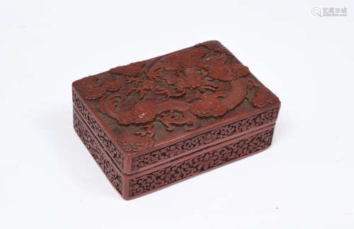 CHINE, moderne  Petite boîte couverte en laque de cinnabre sculptée