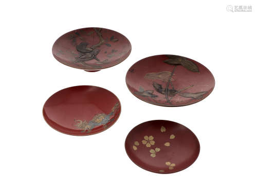 JAPON, XIXe siècle  Série de quatre petits plats