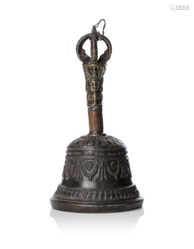 TIBET, XIXe siècle  Cloche rituelle en bronze et laiton