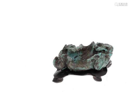 CHINE, moderne  Godet en turquoise sculptée