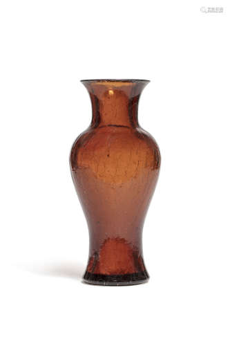 CHINE, fin XIXe début XXe siècle  Vase en verre à forme balustre