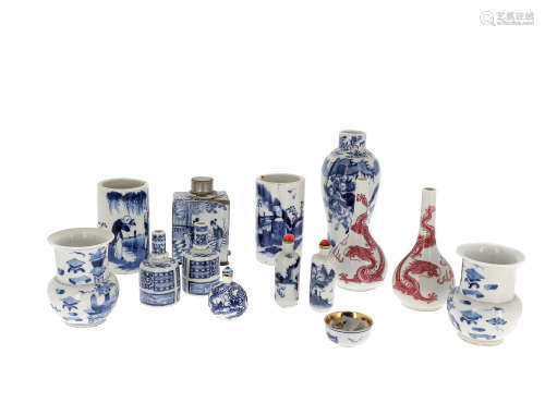 CHINE, XXe siècle  Ensemble de porcelaines comprenant :