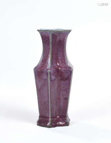 CHINE, XXe siècle  Vase en porcelaine