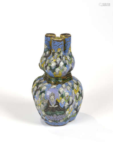 CHINE, XXe siècle  Vase en forme double gourde à trois cols