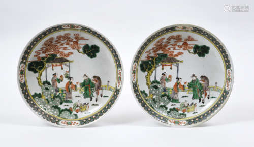CHINE, XIX-XXe siècle  Paire de plats en porcelaine