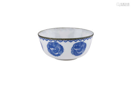 VIETNAM, XIXe siècle  Bol en porcelaine ‘bleu de Hué’, à décor de six dragons.