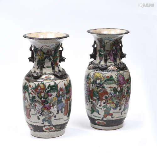 CHINE, XIXe siècle  Paire de vase en porcelaine de 