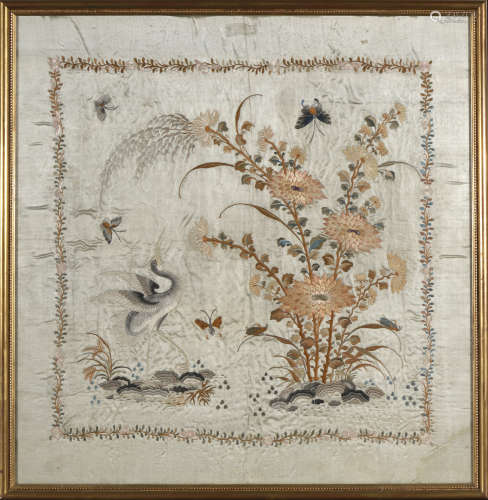 CHINE, XIXe siècle  Elément en soie brodé