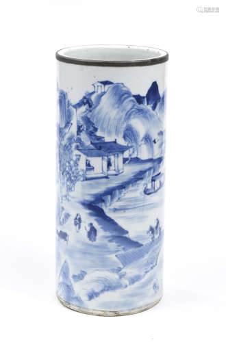 CHINE, XXe siècle  Vase rouleau en porcelaine de Chine bleu et blanc
