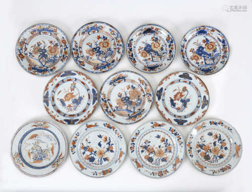CHINE, XVIIIe siècle  Ensemble de onze assiettes en porcelaine