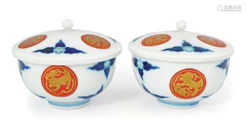 PAIR OF FUKUGAWA PORCELAIN CUPS WITH COVERS