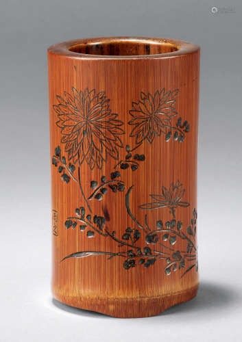 18世纪 竹雕菊花图笔筒