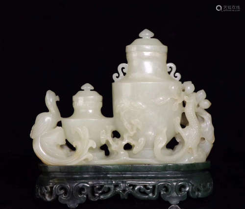 A HETIAN JADE CARVED CONNECTED VASE