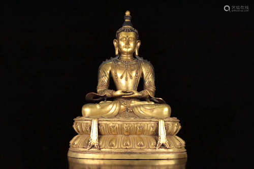 A GILT BRONZE MOLDED AMITAYUS BUDDHA STATUE