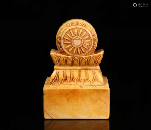 A LOTUS PATTERN BUDDHIST SEAL