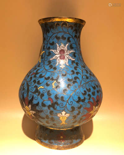 A CLOISONNE FLORAL PATTERN VASE WITH MARK