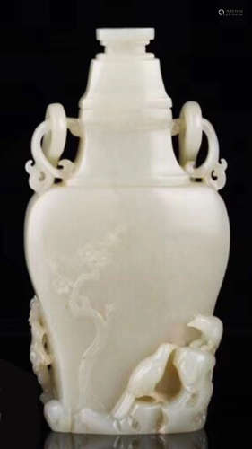 A HETIAN JADE CARVED DOUBLE RING EARS VASE