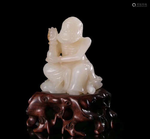 A HETIAN JADE XIANGLONG LUOHAN ORNAMENT