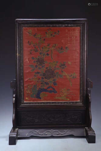 A FLORAL PATTERN LACQUERWARE TABLE SCREEN