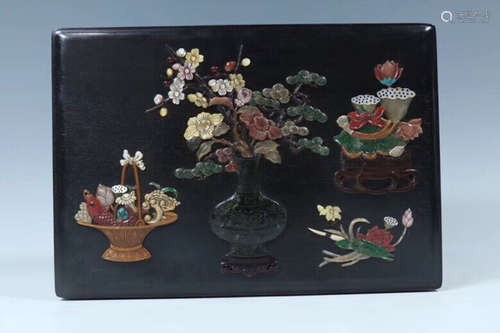 A FLORAL PATTERN ROSEWOOD BOX