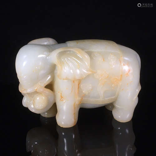 AN ELEPHANT DESIGN HEITAN JADE ORNAMENT