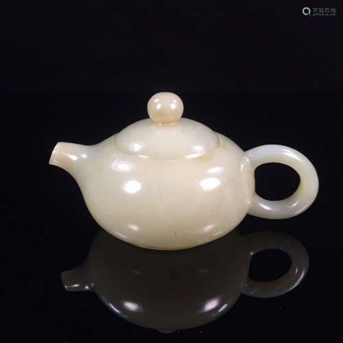 A TEAPOT DESIGN HETIAN JADE ORNAMENT