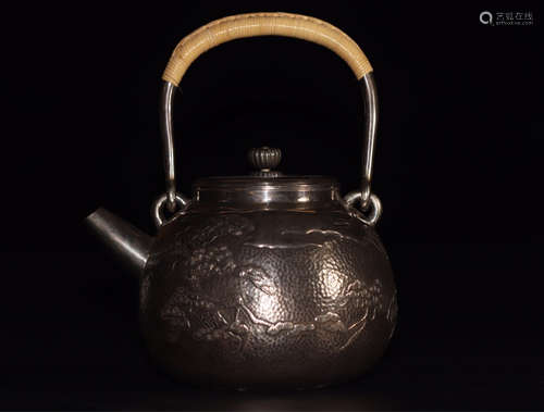 A PINE TREE PATTERN SILVER TEAPOT