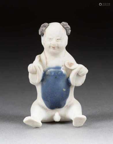 TEK-SING-KNABENFIGUR China, 18./19. Jh. Keramik, part. farbig gefasst. H. ca. 7 cm. Unglasierte