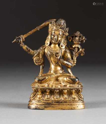 DARSTELLUNG DES MANJUSHRI China, 18. Jh. Bronze, vergoldet. H. ca. 11 cm. Im Boden gemarkt. Auf