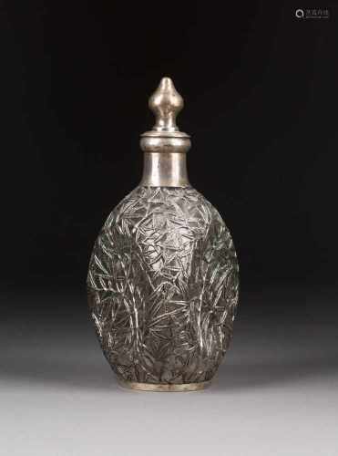 FLASCHE MIT BAMBUSDEKOR China, Republik-Zeit Glas, Silber. H. 24,8 cm. Gemarkt (unleserlich), '