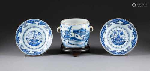 PAAR SCHALEN UND TOPF China, 18.-19. Jh. Porzellan, unterglasurblaue Malerei. H. 14,7 cm (Topf),