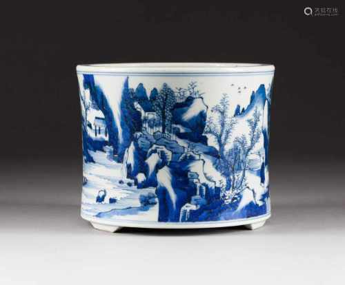 GROßER PINSELBECHER China, 20. Jh. Porzellan, Blaumalerei. H. 16,2 cm, D. 19,8 cm. Landschaftliche