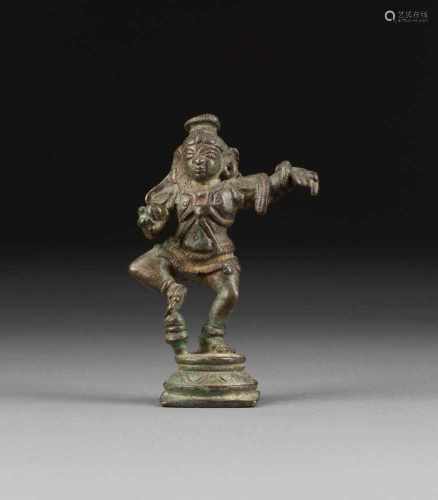 BALAKRISHNA-FIGUR Indien, 17. Jh. oder später Bronze. H. 10,5 cm. Min. besch., Altersspuren,