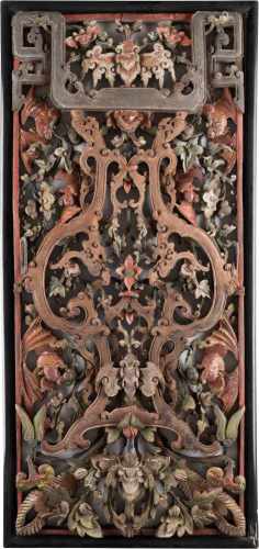 RELIEF MIT FLOARLDEKOR UND FLEDERMÄUSEN China, späte Qing-Dynastie Holz, farbig gefasst. Ca. 88,5 cm