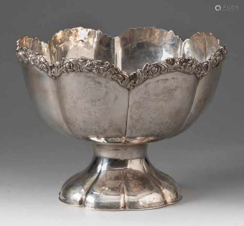 FUSSSCHALE Österreich-Ungarn, zw. 1867-1872 Silber. H. 19 cm, 977 g. Punziert mit Diana in