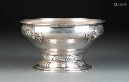 GROSSE SCHALE Dänemark, Kopenhagen, Meister August Thomsen, 1919 Silber. D. 20,5 cm, 409 g. Punziert