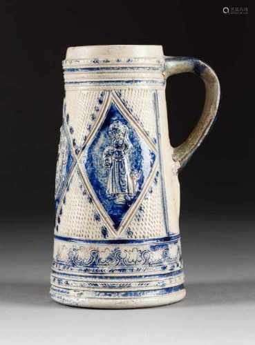 TRINKKRUG Deutsch, Westerwald, 1608 Graues Steinzeug, salzglasiert, kobaltblau gefasst, Kerbschnitt.