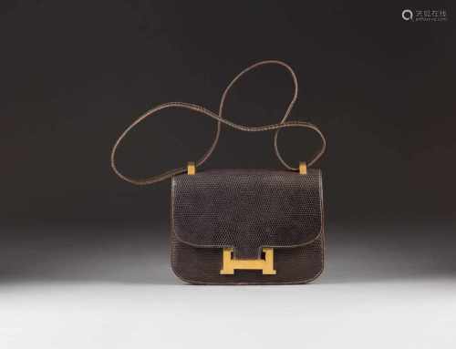 HERMÈS-SCHULTERTASCHE 'CONSTANCE' Frankreich, Paris, Hermès, letztes Drittel 20. Jh. Dunkelbraunes