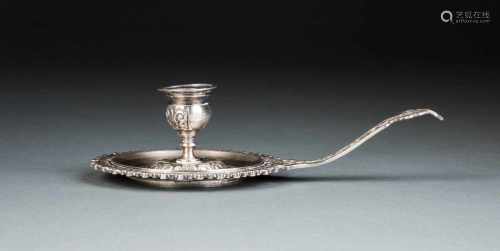 HANDLEUCHTER Wohl 19. Jh. Silber, gegossen. L. 23 cm, 335 g. Im Querschnitt runde Schale mit