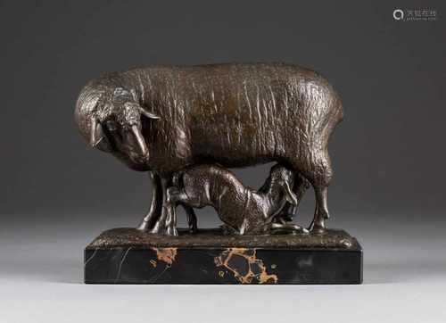 FRITZ DILLER1875 Gertshausen/Thüringen - 1946 MünchenTrinkendes Lamm Bronze, braun patiniert,