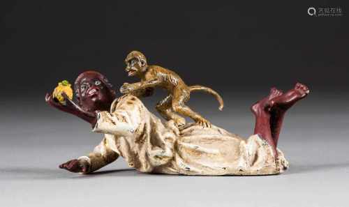 FRANZ XAVER BERGMANN1861 - 1932 war tätig in WienArabischer Junge mit einem Affen und Ananas Bronze,