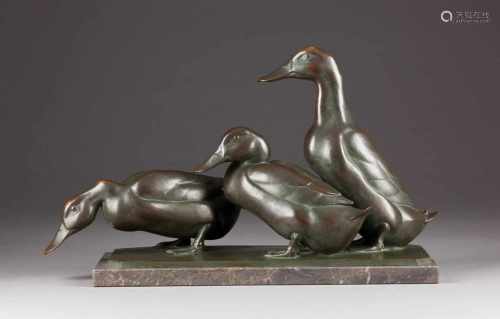 HELMUT DILLER1911 Stuttgart - 1984 MünchenEntenfamilie Bronze, braun, teils grün patiniert, grauer