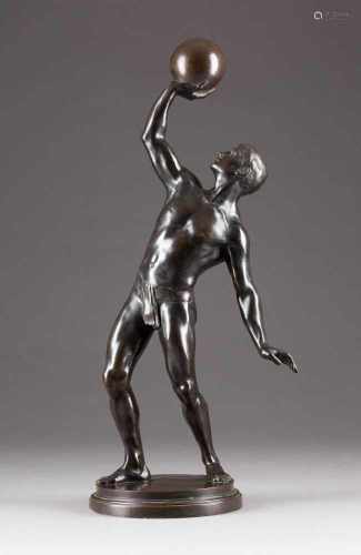 RUDOLF KAESBACH1873 Mönchengladbach - 1955 BerlinKugelstoßer Bronze, braun patiniert. H. 53 cm.