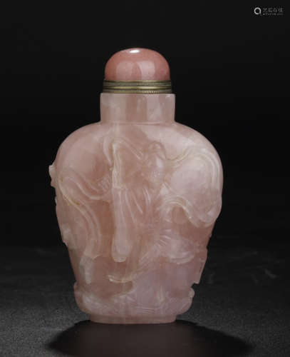A PINK CRYSTAL CARVED FIGURE PATTERN SNUFF BOTTLE