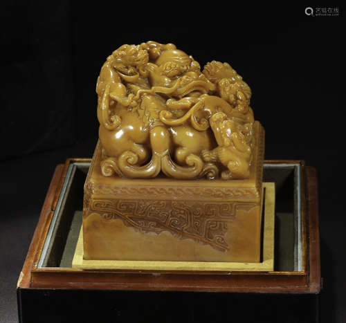 A TIANHUANG STONE CARVED DRAGON SHAPED SEAL