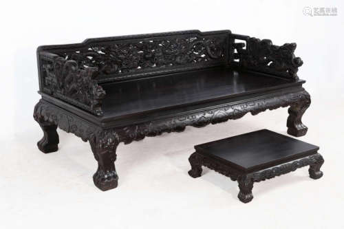 SET ZITAN WOOD CARVED DRAGON PATTERN BED AND TABLE