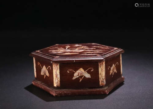 A RED WOOD CARVED GEM DECORATED HEXAGON BOX