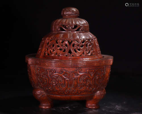 A BAMBOO CARVED HOLLOW PATTERN CENSER WITH COVER