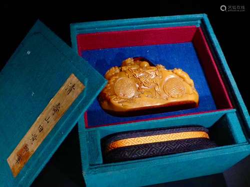 A TIANHUANG STONE CARVED MOUNTAIN SHAPED SEAL